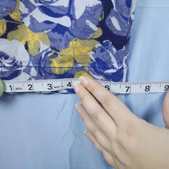 SOFT SURROUNDINGS Super Stretch Big Roses Floral Pull On Capris Pants Petite L - Picture 12 of 14